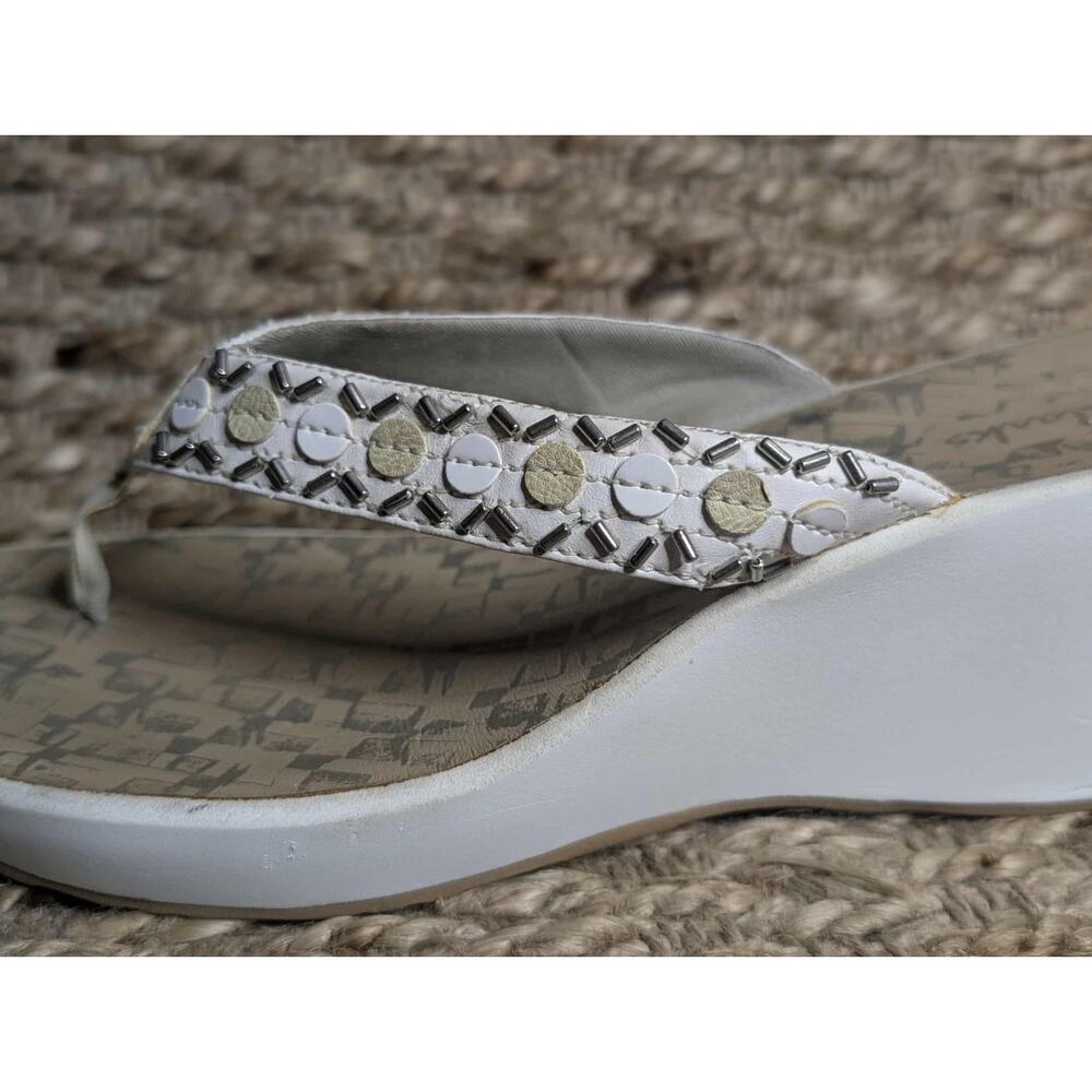 Clarks Womens 11M Light Tan/White Silver Slip On 3" Wedge Heel Thong Sandals - Picture 2 of 10